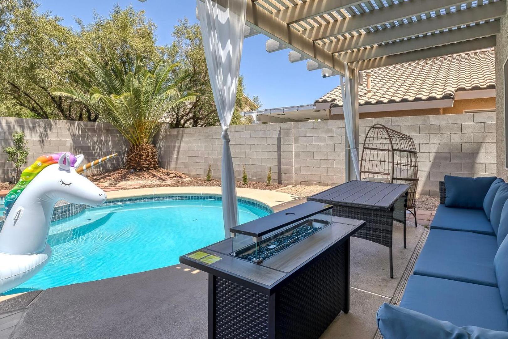 Modern Home In Las Vegas Near Strip With Pool And Jacuzzi Exterior photo